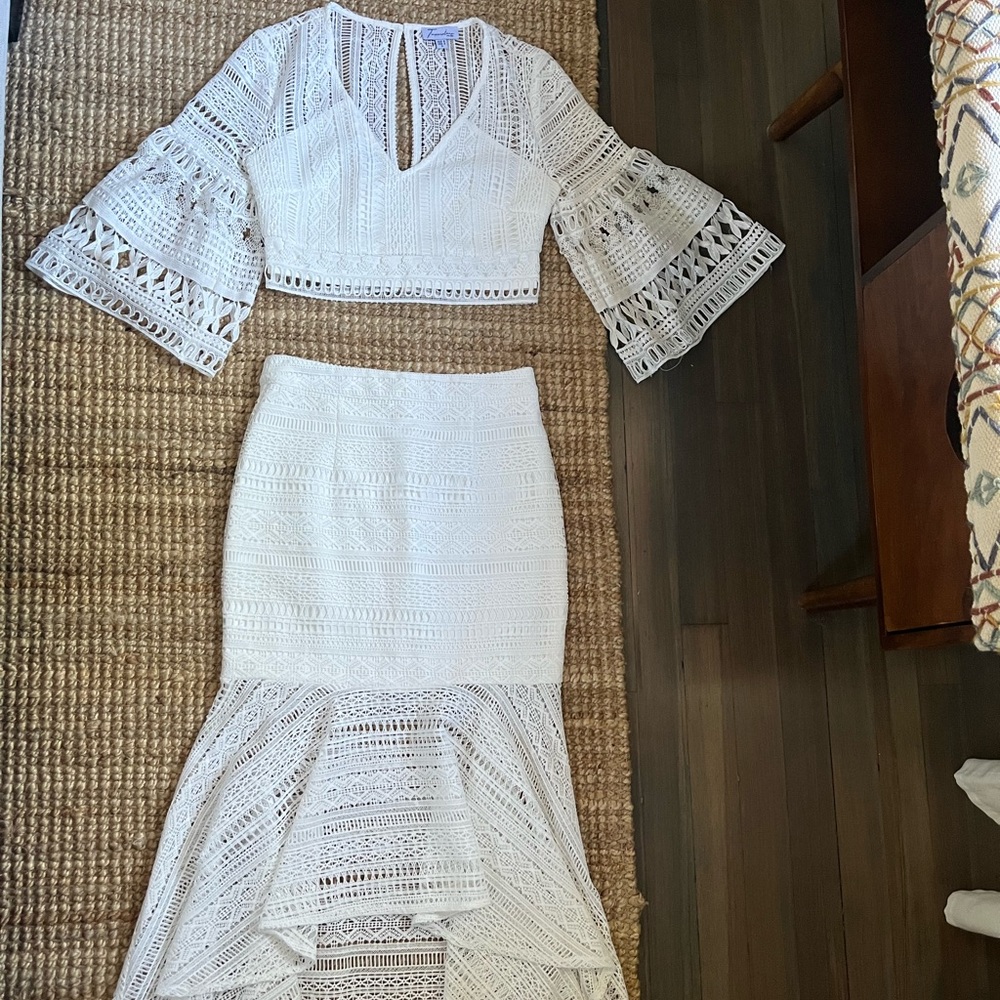 Two sisters set